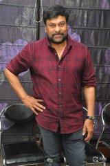 Chiranjeevi Felicitates Tholi Prema Movie Team at His Home